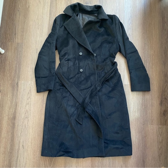 Long black trench coach, no tag but fits like a S - Picture 1 of 3